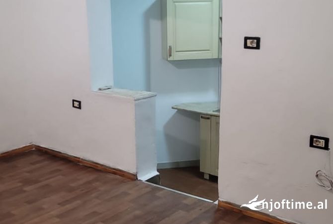 Shtepi me qera 2+1 ne Tirane - 400 Euro