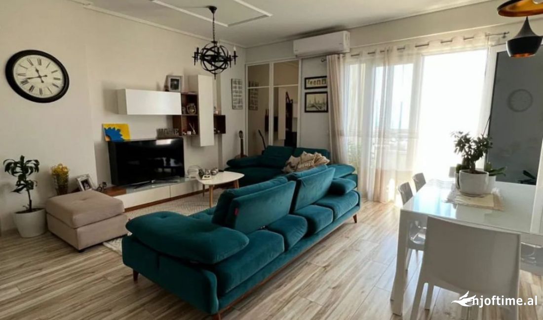 Shtepi me qera Apartament ne Tirane, 3+1, Mobilimi E mobiluar, Pagesa 900  Euro.