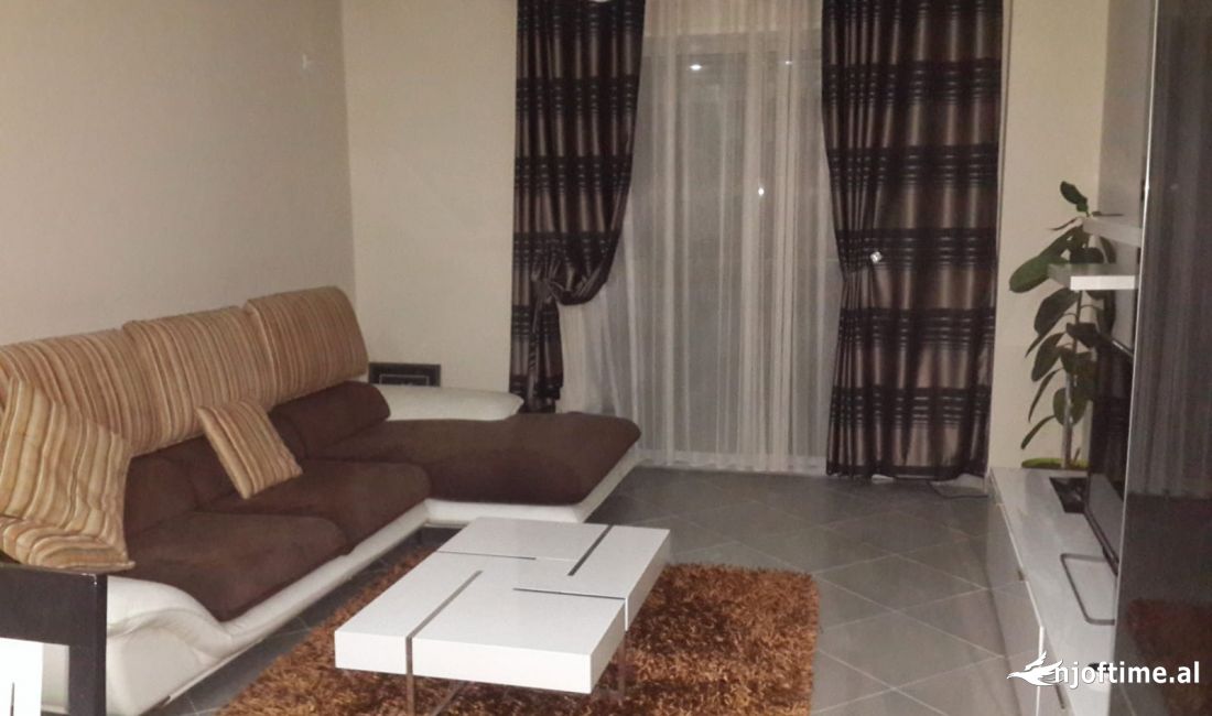 Shtepi me qera Apartament ne Tirane, 2+1, Mobilimi E mobiluar, Pagesa 580  Euro.