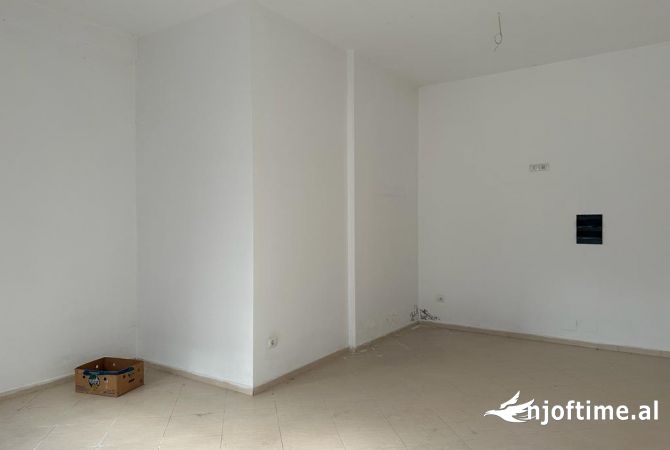 Ambient biznesi me qera 1+1 ne Tirane - 20,000 Leke