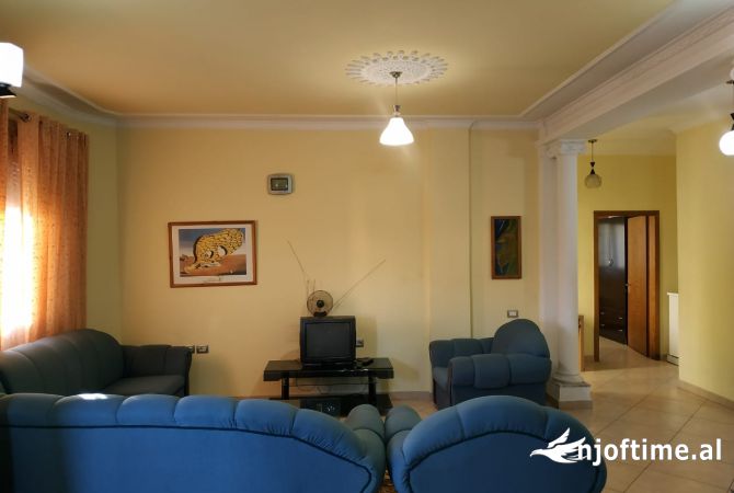 Shtepi me qera 2+1 ne Tirane - 470 Euro