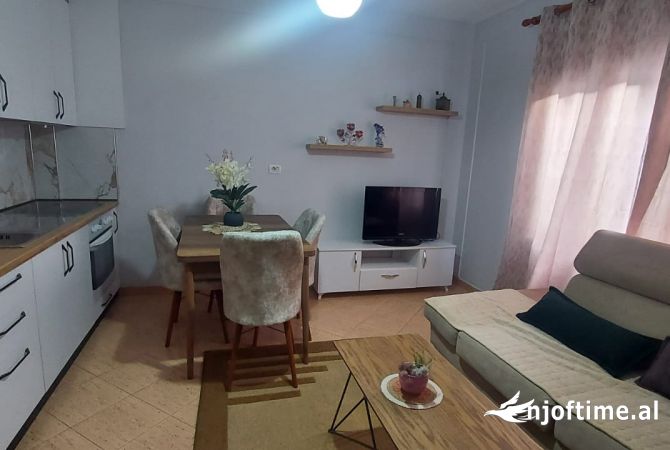 Shtepi me qera 2+1 ne Tirane - 570 Euro