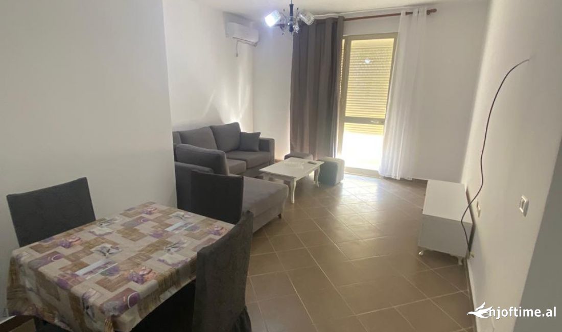 Shtepi ne shitje Apartament ne Tirane, 2+1, Mobilimi E mobiluar, Pagesa 140,000  Euro.