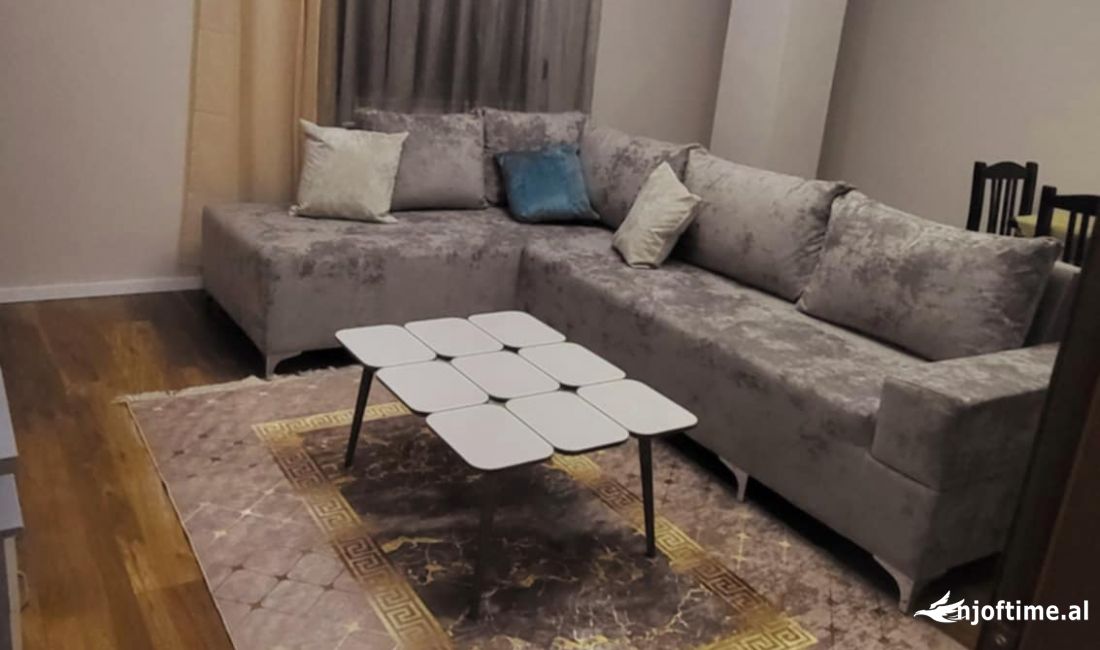 Shtepi me qera Apartament ne Tirane, 2+1, Mobilimi E mobiluar, Pagesa 800  Euro.