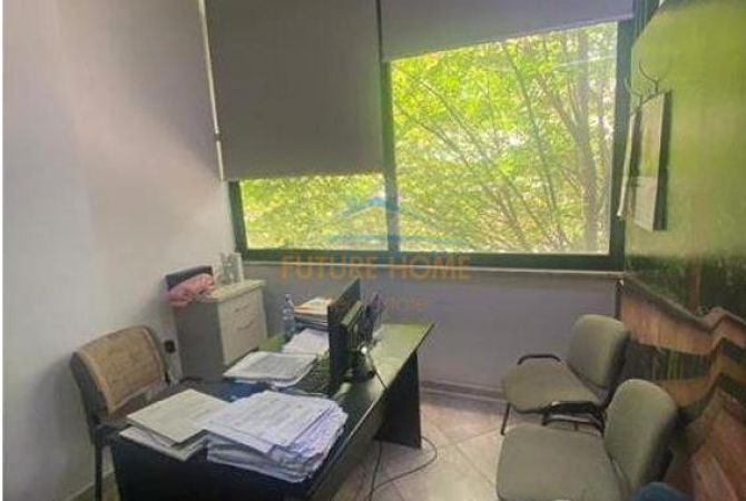 Ambiente Commerciale in Vendita 3+1 a Tirana - 139,000 Euro