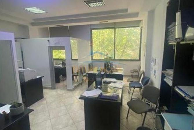 Ambiente Commerciale in Vendita 3+1 a Tirana - 139,000 Euro