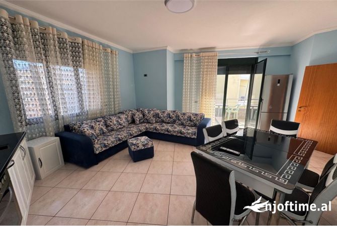 Shtepi me qera Apartament ne Vlore, 2+1, Mobilimi E mobiluar, Pagesa 450  Euro.