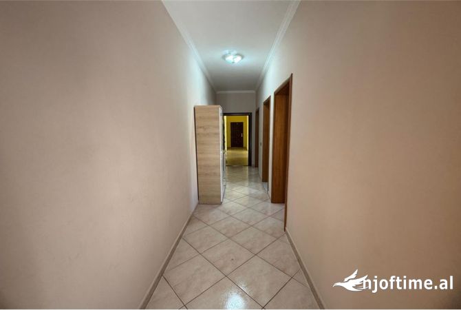 Shtepi me qera Apartament ne Vlore, 2+1, Mobilimi E mobiluar, Pagesa 450  Euro.