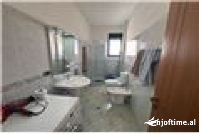 Shtepi me qera Apartament ne Vlore, 2+1, Mobilimi E mobiluar, Pagesa 450  Euro.