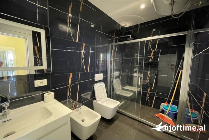 Shtepi ne shitje Apartament ne Vlore, Garsoniere, Mobilimi E mobiluar, Pagesa 77,000  Euro.