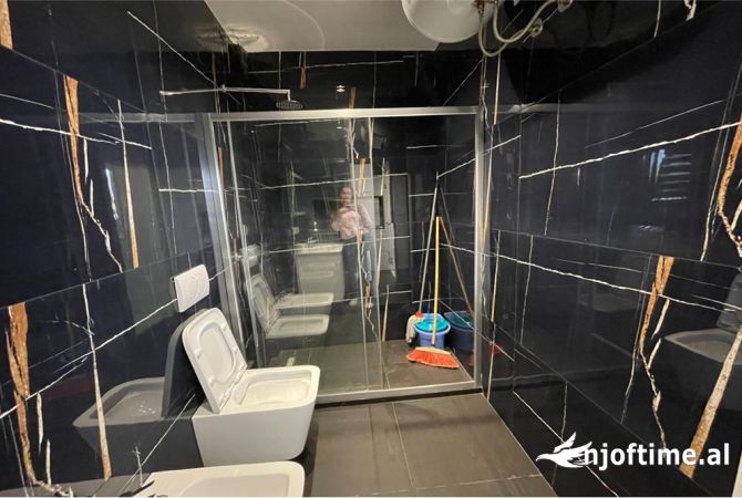 Shtepi ne shitje Apartament ne Vlore, Garsoniere, Mobilimi E mobiluar, Pagesa 77,000  Euro.