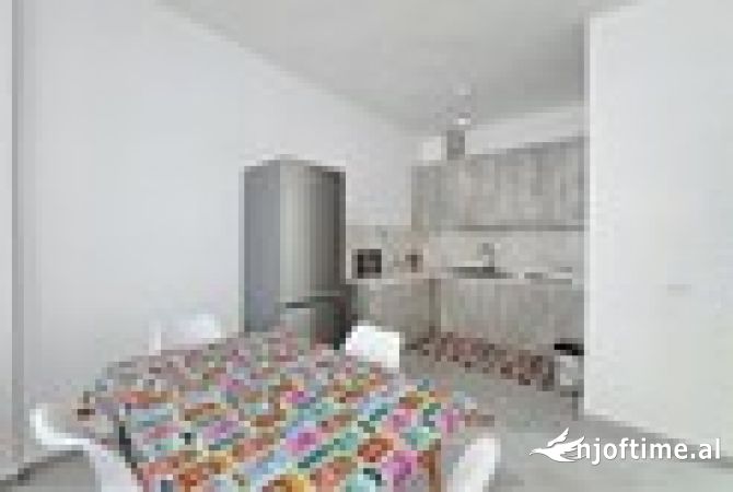 Shtepi me qera Apartament ne Vlore, 1+1, Mobilimi E mobiluar, Pagesa 300  Euro.