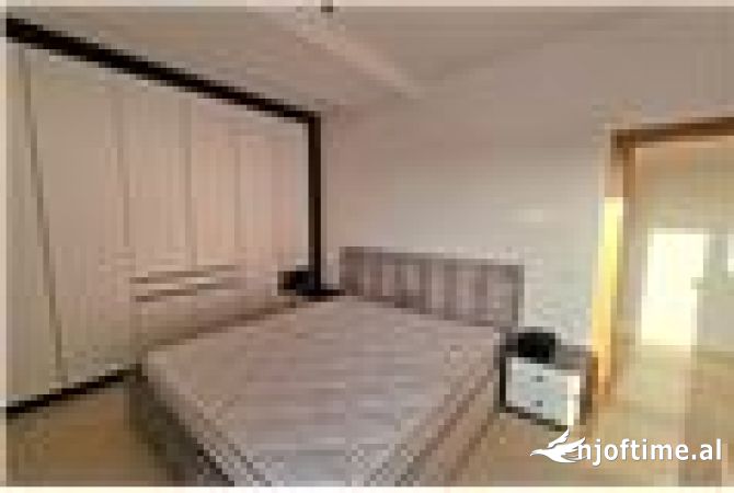 Shtepi ne shitje Apartament ne Vlore, 2+1, Mobilimi Pjeserisht e mobiluar, Pagesa 143,000  Euro.