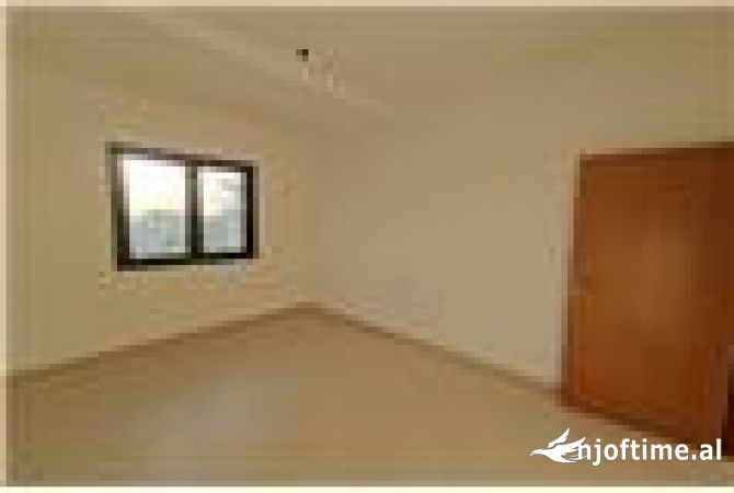 Shtepi ne shitje Apartament ne Vlore, 2+1, Mobilimi Pjeserisht e mobiluar, Pagesa 143,000  Euro.