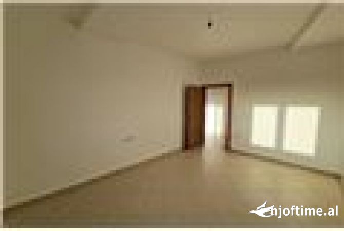 Shtepi ne shitje Apartament ne Vlore, 2+1, Mobilimi Pjeserisht e mobiluar, Pagesa 143,000  Euro.