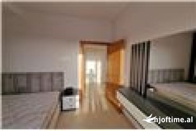 Shtepi ne shitje Apartament ne Vlore, 2+1, Mobilimi Pjeserisht e mobiluar, Pagesa 143,000  Euro.