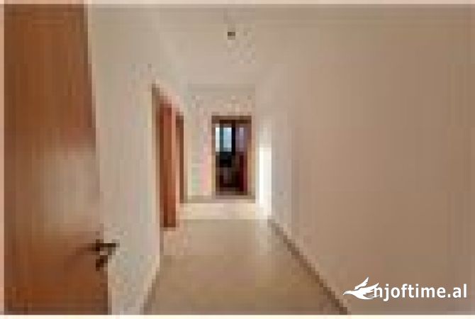 Shtepi ne shitje Apartament ne Vlore, 2+1, Mobilimi Pjeserisht e mobiluar, Pagesa 143,000  Euro.