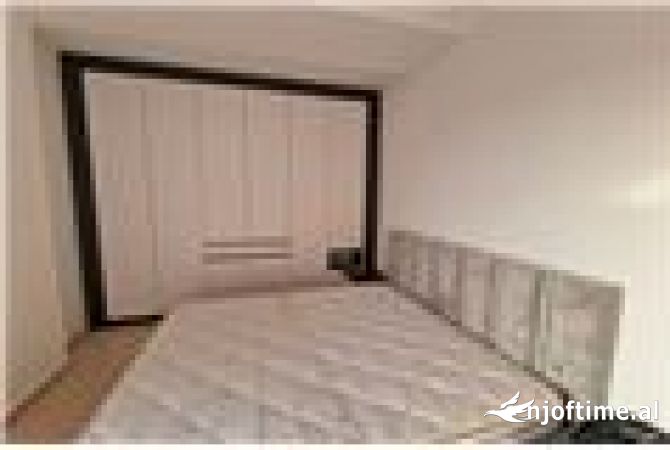 Shtepi ne shitje Apartament ne Vlore, 2+1, Mobilimi Pjeserisht e mobiluar, Pagesa 143,000  Euro.