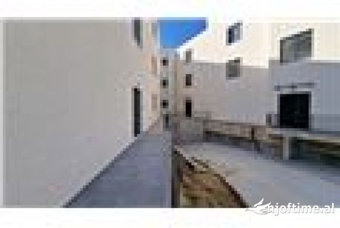 Shtepi ne shitje Apartament ne Vlore, 1+1, Mobilimi Bosh, pa mobiluar, Pagesa 185,679  Euro.