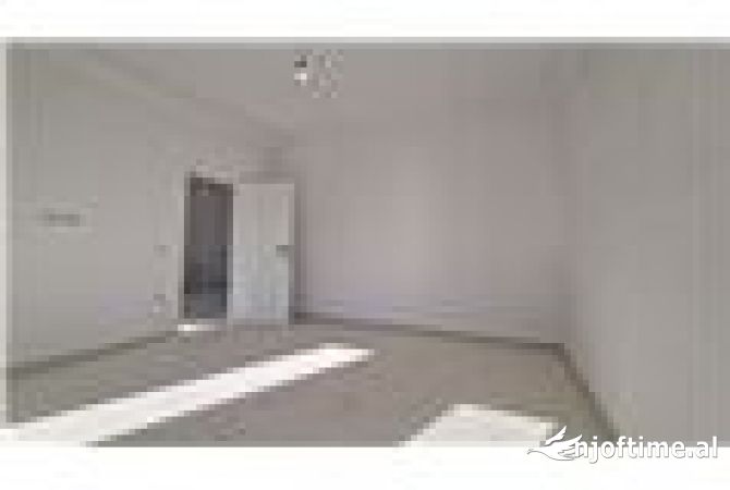 Shtepi ne shitje Apartament ne Vlore, 1+1, Mobilimi Bosh, pa mobiluar, Pagesa 185,679  Euro.