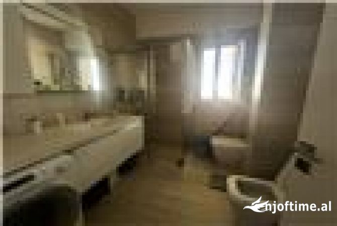 Shtepi ne shitje Apartament ne Vlore, 2+1, Mobilimi E mobiluar, Pagesa 219,000  Euro.