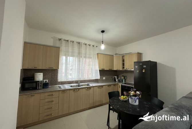 Shtepi ne shitje Apartament ne Vlore, 1+1, Mobilimi E mobiluar, Pagesa 75,000  Euro.