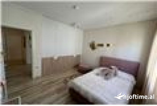 Shtepi ne shitje Apartament ne Vlore, 3+1, Mobilimi E mobiluar, Pagesa 318,000  Euro.