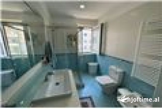 Shtepi ne shitje Apartament ne Vlore, 3+1, Mobilimi E mobiluar, Pagesa 318,000  Euro.