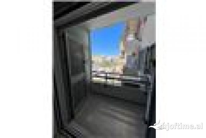 Shtepi ne shitje Apartament ne Vlore, 3+1, Mobilimi E mobiluar, Pagesa 318,000  Euro.