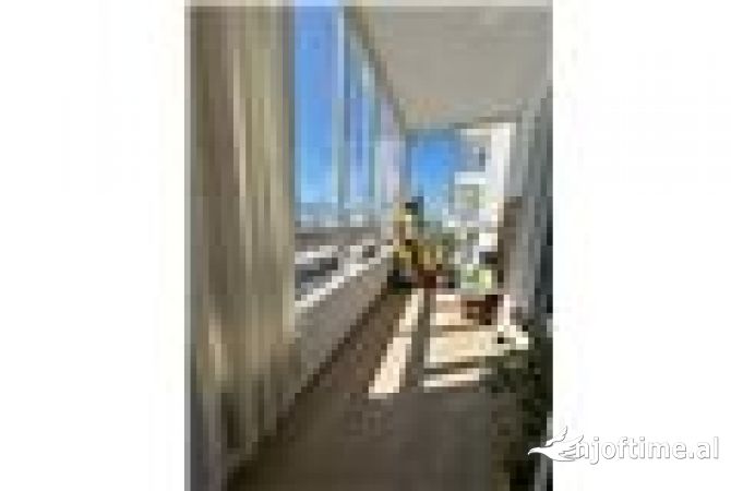 Shtepi ne shitje Apartament ne Vlore, 3+1, Mobilimi E mobiluar, Pagesa 318,000  Euro.