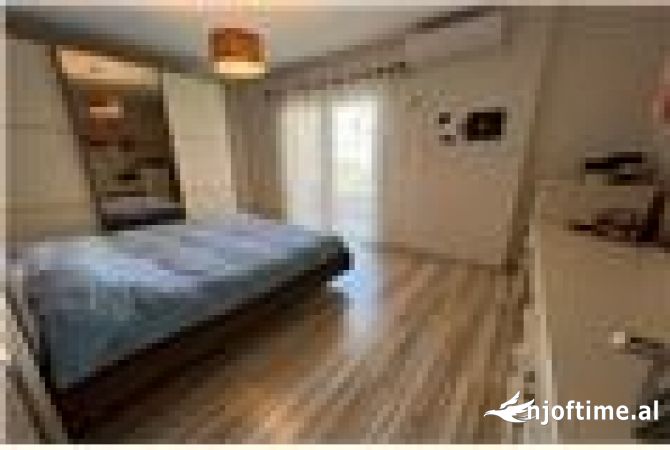 Shtepi ne shitje Apartament ne Vlore, 3+1, Mobilimi E mobiluar, Pagesa 318,000  Euro.