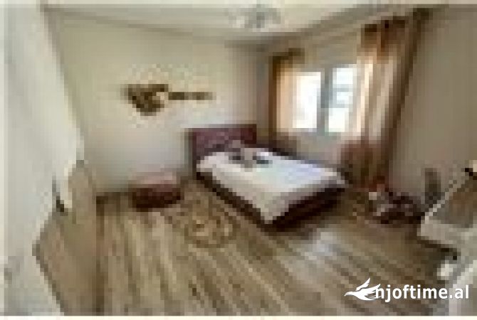 Shtepi ne shitje Apartament ne Vlore, 3+1, Mobilimi E mobiluar, Pagesa 318,000  Euro.