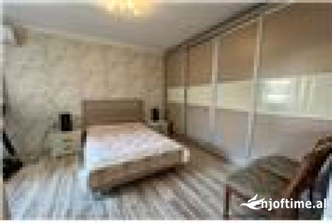 Shtepi ne shitje Apartament ne Vlore, 3+1, Mobilimi E mobiluar, Pagesa 318,000  Euro.