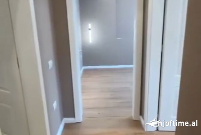 Shtepi ne shitje Apartament ne Tirane, 2+1, Mobilimi Pjeserisht e mobiluar, Pagesa 165,000  Euro.