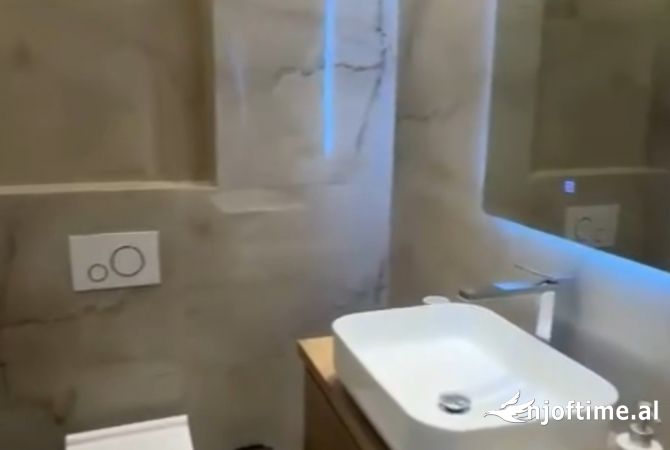 Shtepi ne shitje Apartament ne Tirane, 2+1, Mobilimi Pjeserisht e mobiluar, Pagesa 165,000  Euro.