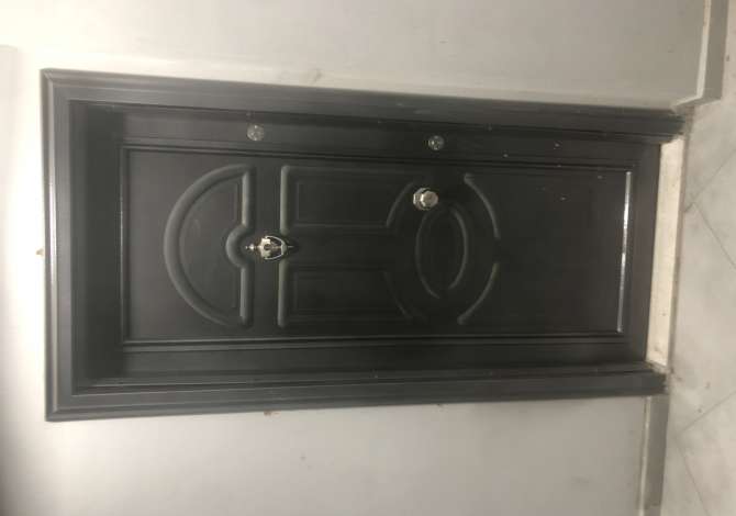 3 Garazhe /Magazina per shitje te Farmacia 10