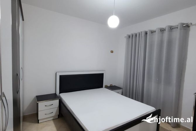 Shtepi ne shitje Apartament ne Tirane, 2+1, Mobilimi E mobiluar, Pagesa 136,500  Euro.