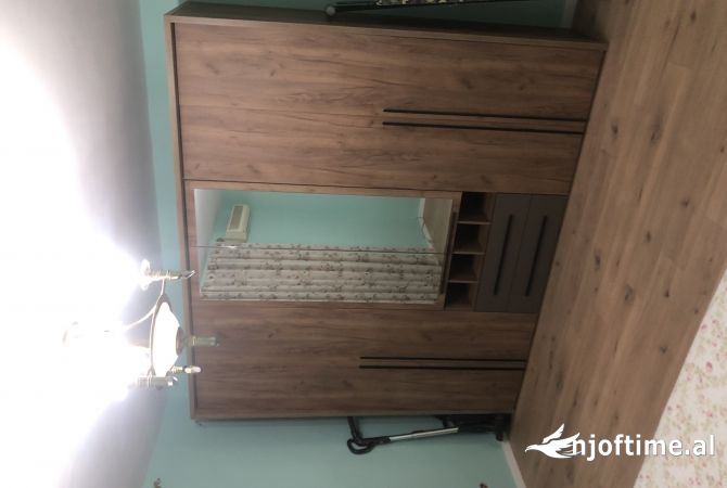 Shtepi me qera Apartament ne Tirane, 2+1, Mobilimi E mobiluar, Pagesa 800  Euro.
