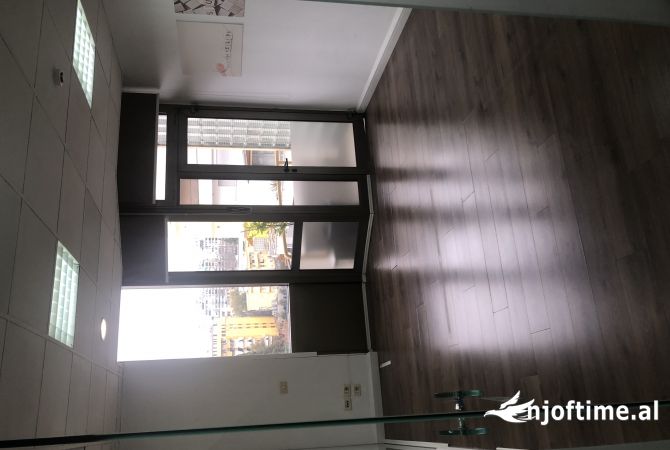 Shtepi me qera 3+1 ne Tirane - 1,810 Euro