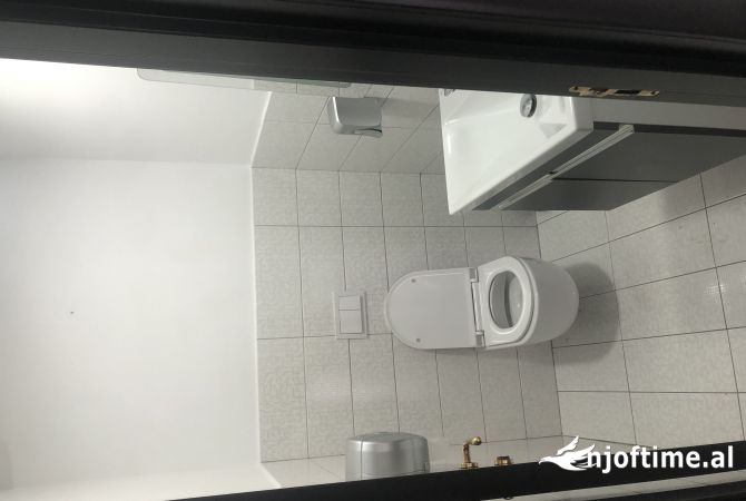 Shtepi me qera Apartament ne Tirane, 3+1, Mobilimi Bosh, pa mobiluar, Pagesa 1,810  Euro.