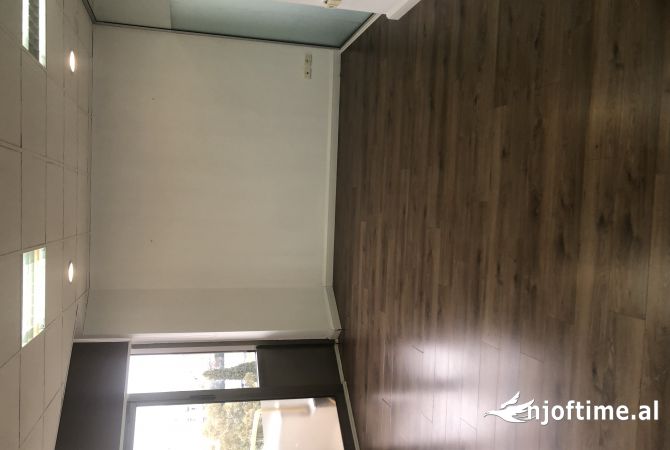 Shtepi me qera 3+1 ne Tirane - 1,810 Euro