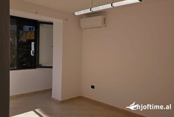 Ambient biznesi me qera 3+1 ne Tirane - 50,000 Leke