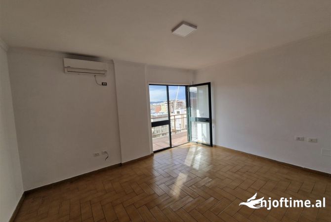 Ambient biznesi me qera 3+1 ne Tirane - 2,000 Euro