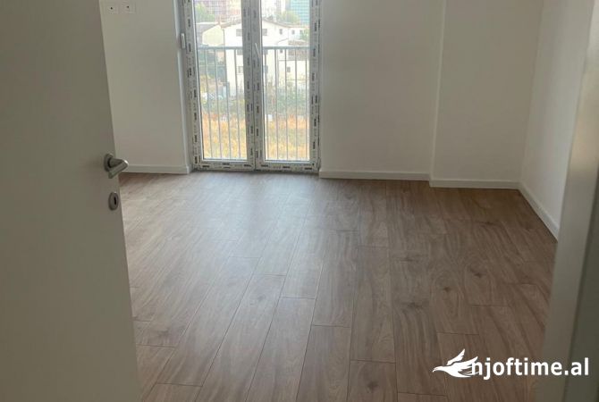 Shtepi me qera Apartament ne Tirane, 3+1, Mobilimi Bosh, pa mobiluar, Pagesa 505  Euro.