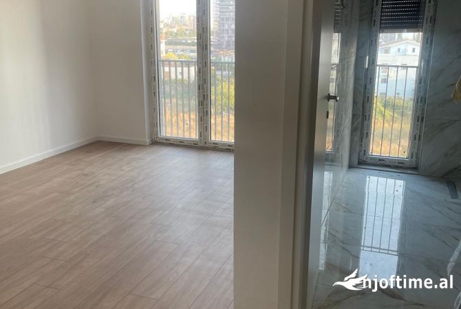 Shtepi me qera Apartament ne Tirane, 3+1, Mobilimi Bosh, pa mobiluar, Pagesa 505  Euro.