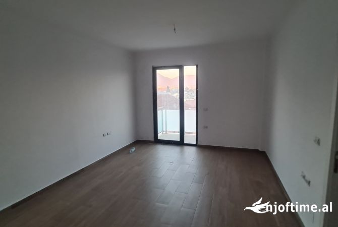 Shtepi me qera 2+1 ne Tirane - 400 Euro