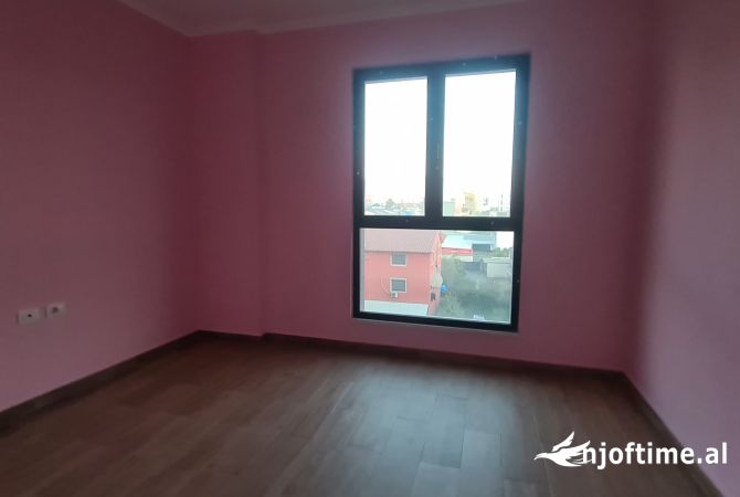 Shtepi me qera Apartament ne Tirane, 2+1, Mobilimi Bosh, pa mobiluar, Pagesa 400  Euro.