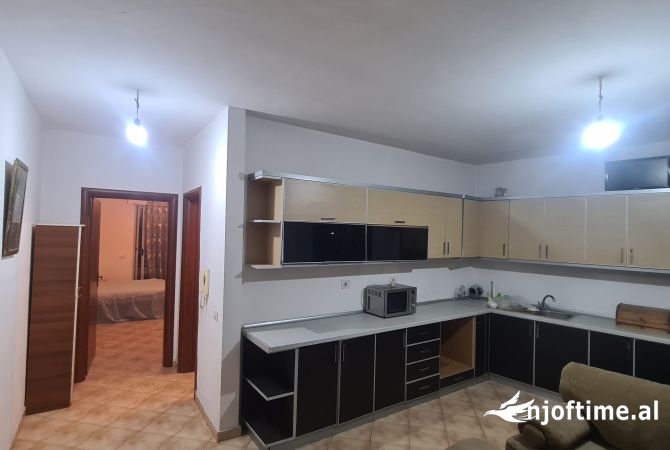 Shtepi me qera 1+1 ne Tirane - 35,000 Leke