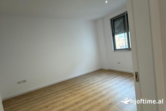 Shtepi ne shitje Apartament ne Tirane, 2+1, Mobilimi Bosh, pa mobiluar, Pagesa 170,000  Euro.