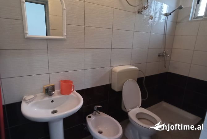 Shtepi me qera Apartament ne Tirane, 1+1, Mobilimi E mobiluar, Pagesa 35,000  Leke.